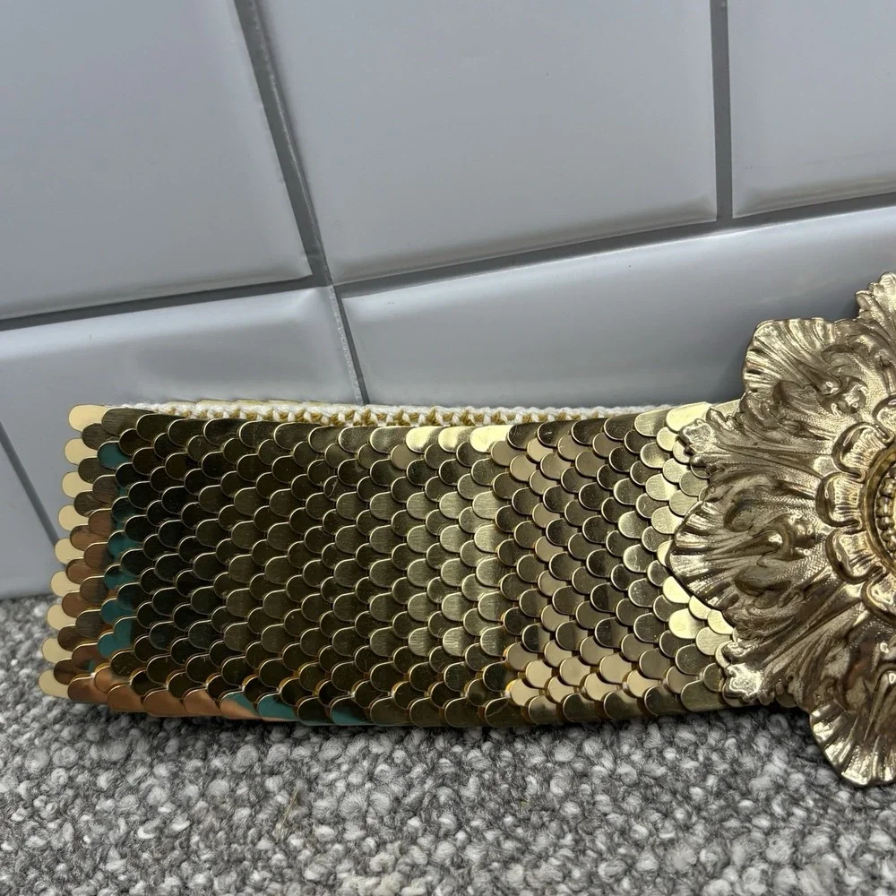 Women Belt Elastic‎ Textured Large Golden Color Clasp Wide VTG Castle H18